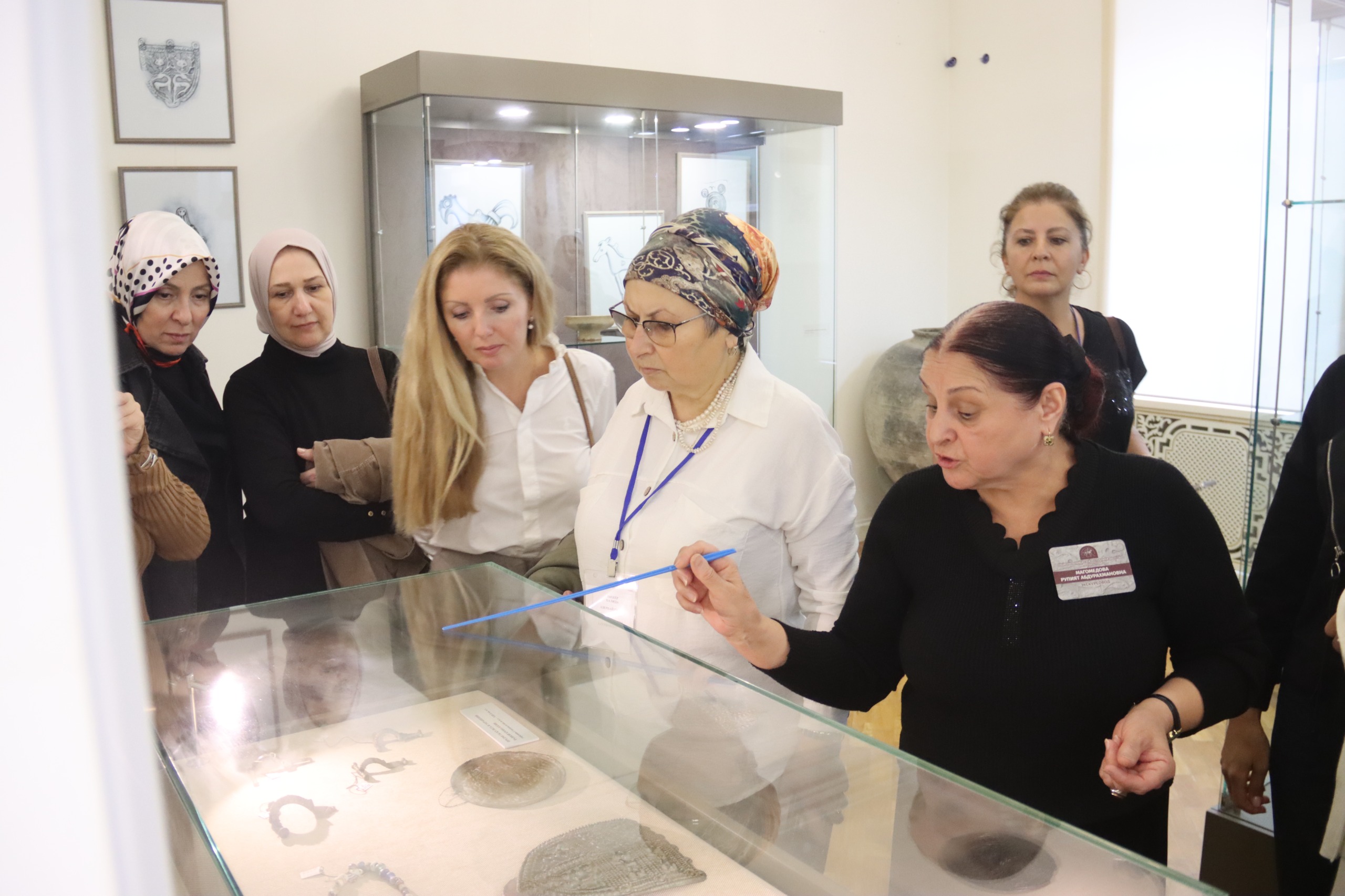 Знакомство с культурным наследием Дагестана. Экскурсия для соотечественниц из-за рубежа прошла в Махачкале